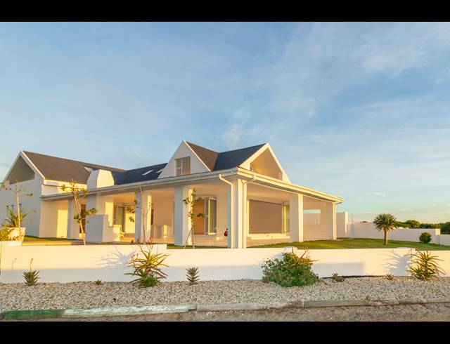 5 BEDROOM HOUSE FOR SALE IN GROTTO BAY